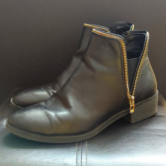 Call It Spring Peta Approved Vegan Leather Trendy Zipper Accent Ankle Booties - Picture 1 of 5